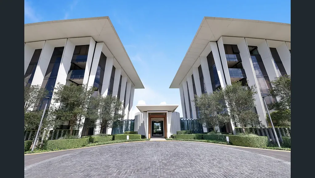 WATERVIEW APARTMENT IN THE HEART OF BENOWA UNFURNISHED