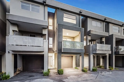 Caroline Springs 3Zimmer THE PINNACLE OF LAKESIDE LIVING & INVESTMENT POTENTIAL