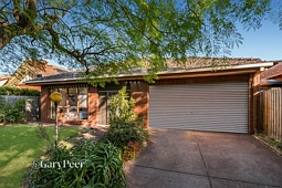 15 Holroyd Avenue, St Kilda East