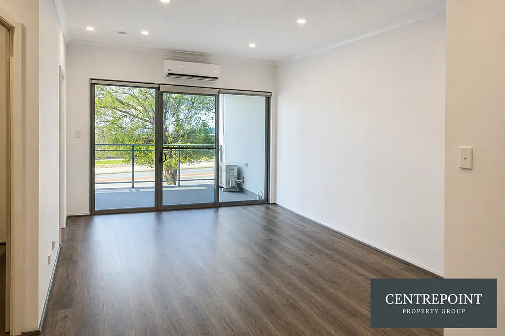 Modern First Floor 2 Bedroom, 2 Bathroom Apartment with Secure Car Bay