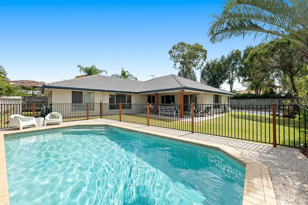 Sinnamon Park 4Kwarto Private Family Oasis with Pool, Side Access & Superb Outdoor Living