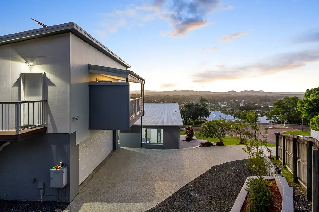 Coolum Beach 5 Bedroom HOUSE + $90,000 ADDITIONAL INCOME / YEAR!