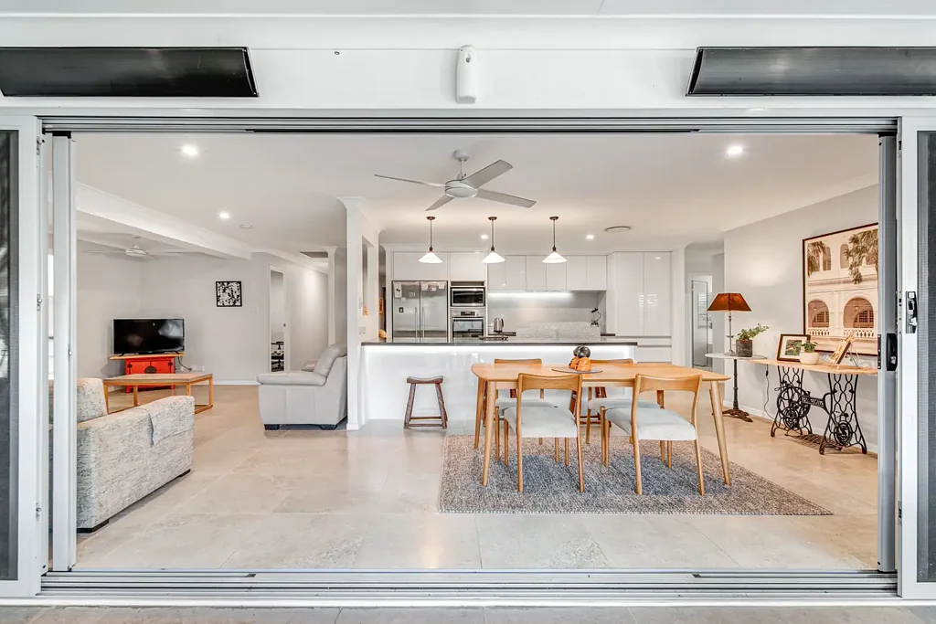 Mooloolaba 4ਬੈੱਡਰੂਮ Spacious Family Living with Poolside Entertaining