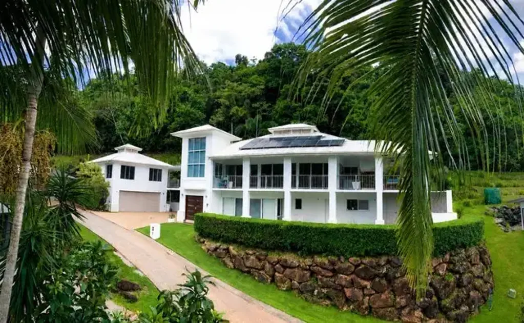 Caravonica 4房  Beautifully Presented and Exceptional Family Home in The Prestigious Red Peak Forest Estate