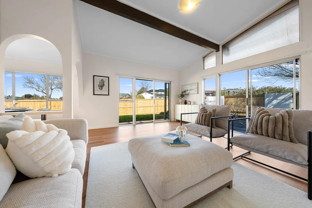 Sunnyhills 2房  Road-Front Gem with Character & Potential