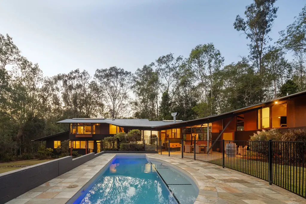 25 Leahey Road, Brookfield, QLD 4069