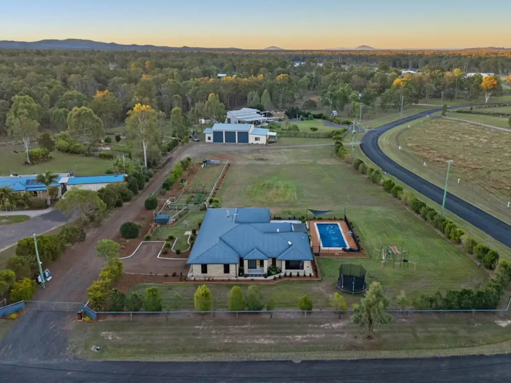 Adare 4房  业主想要的一切，以及更多。  EVERYTHING ACREAGE BUYERS WANT AND MORE.
