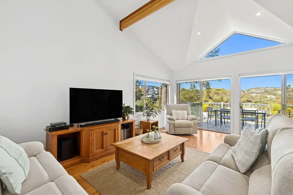 Copacabana 4ਬੈੱਡਰੂਮ Spacious family home in prime Copacabana setting, walk to the beach