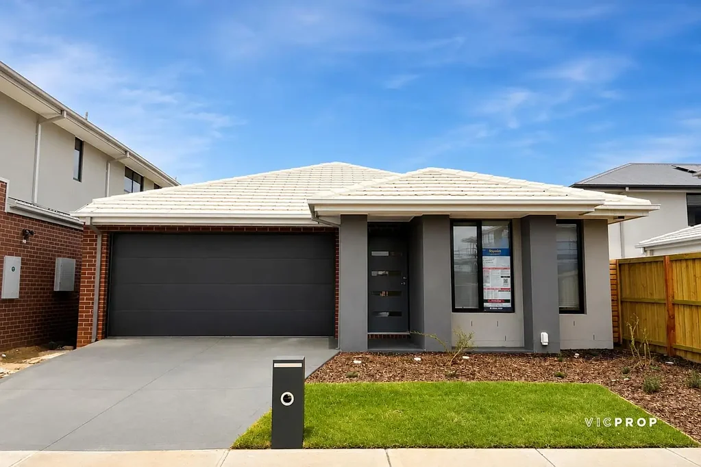 Brand New Family Home in Riverwalk Estate!