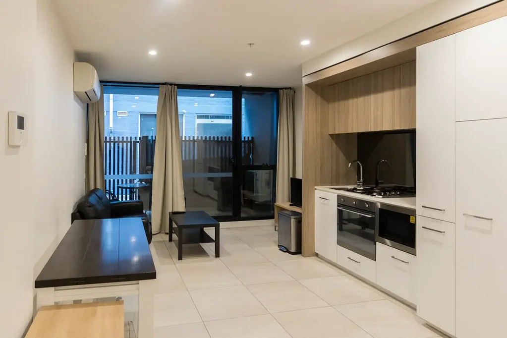 GROUND FLOOR 1 BEDROOM APARTMENT WITH BALCONY