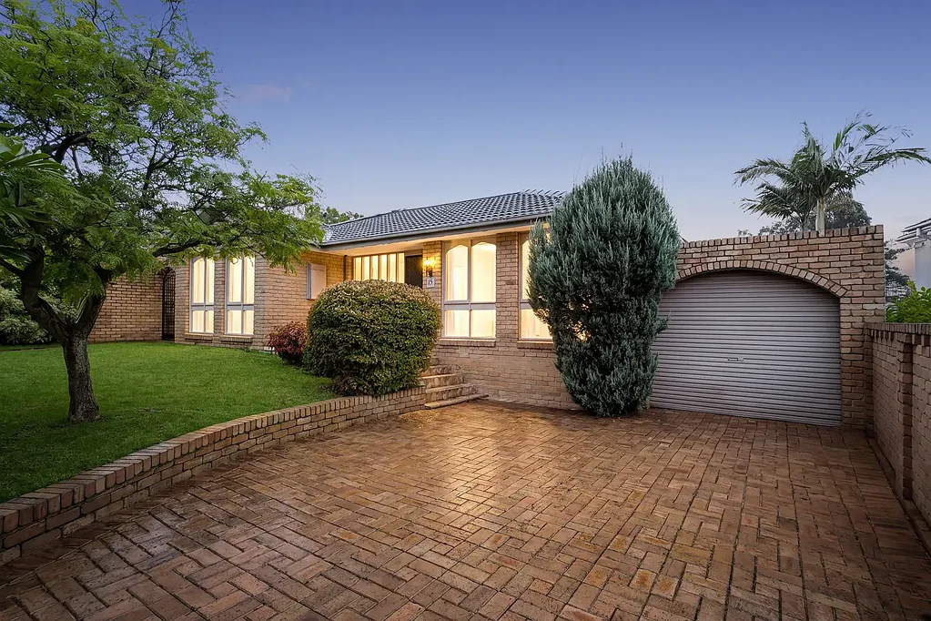 Doncaster East 4બેડરૂમ Family Serenity, Stroll to Ruffey Lake Park.