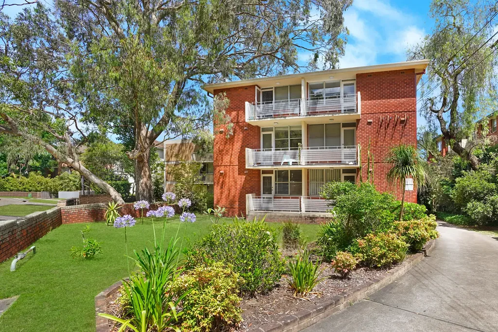 Spacious & Stylish One Bedroom Unit in Prime Location