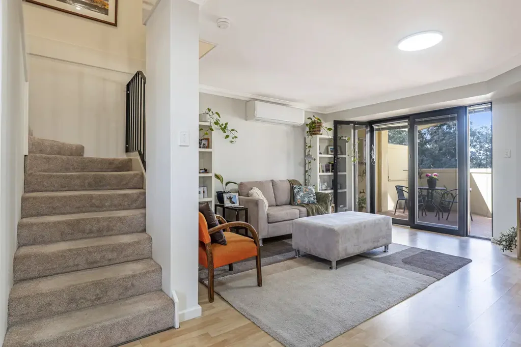 Attadale 2房  ATTRACTIVE spacious & convenient LIFESTYLE location.