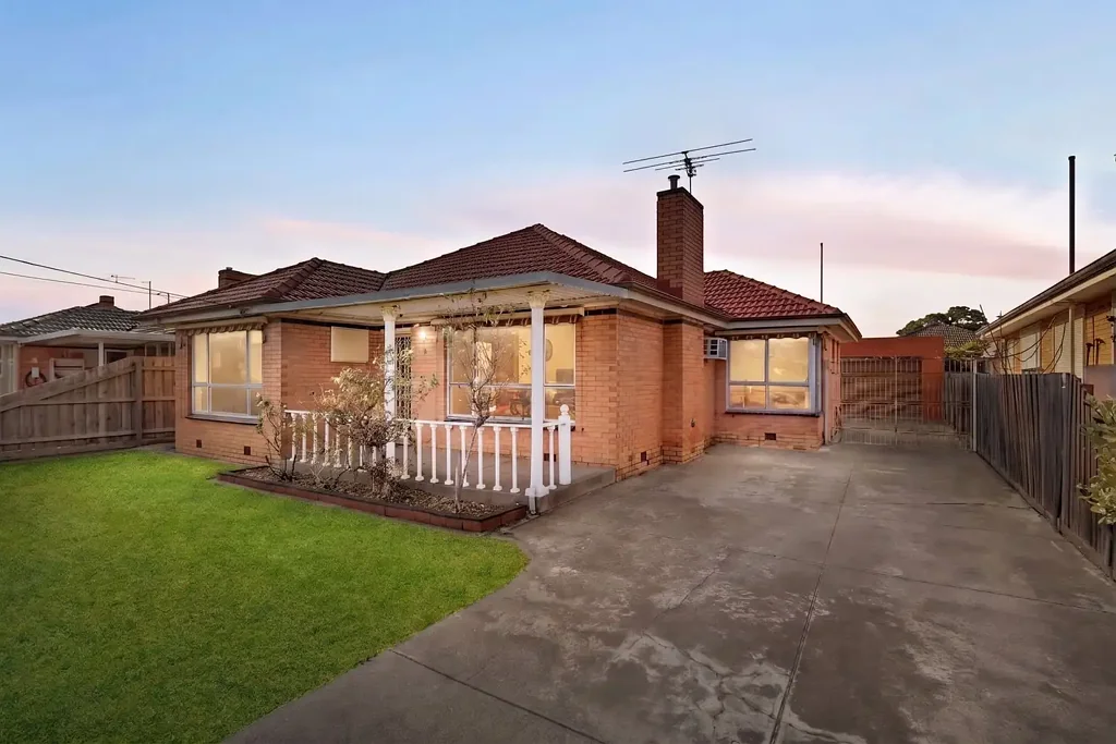 Sunshine North 3chambre First Time Offered, Long Time Loved