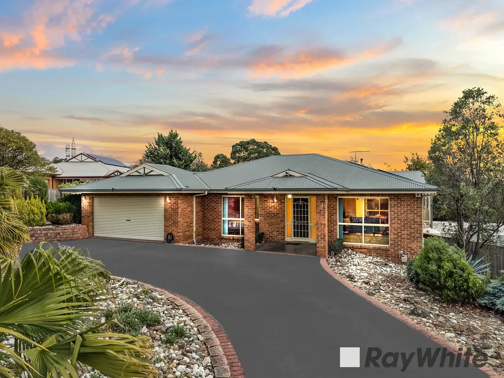 Narre Warren North 5 Slaapkamer Character, Space, and Multi-Generational Flexibility in Narre Warren North