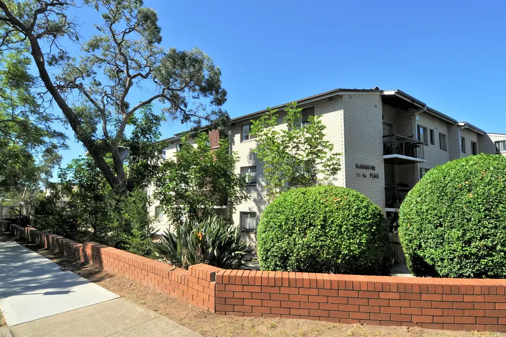 2 bedroom spacious unit in an ultra-convenient location