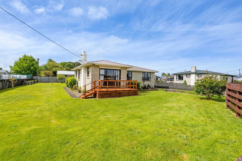 Hawera 3Kwarto Price Reduced-Renovated Brick Home-Great Garaging!