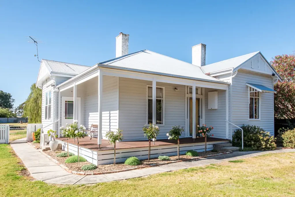 16 Eversley Street, Macarthur, VIC 3286