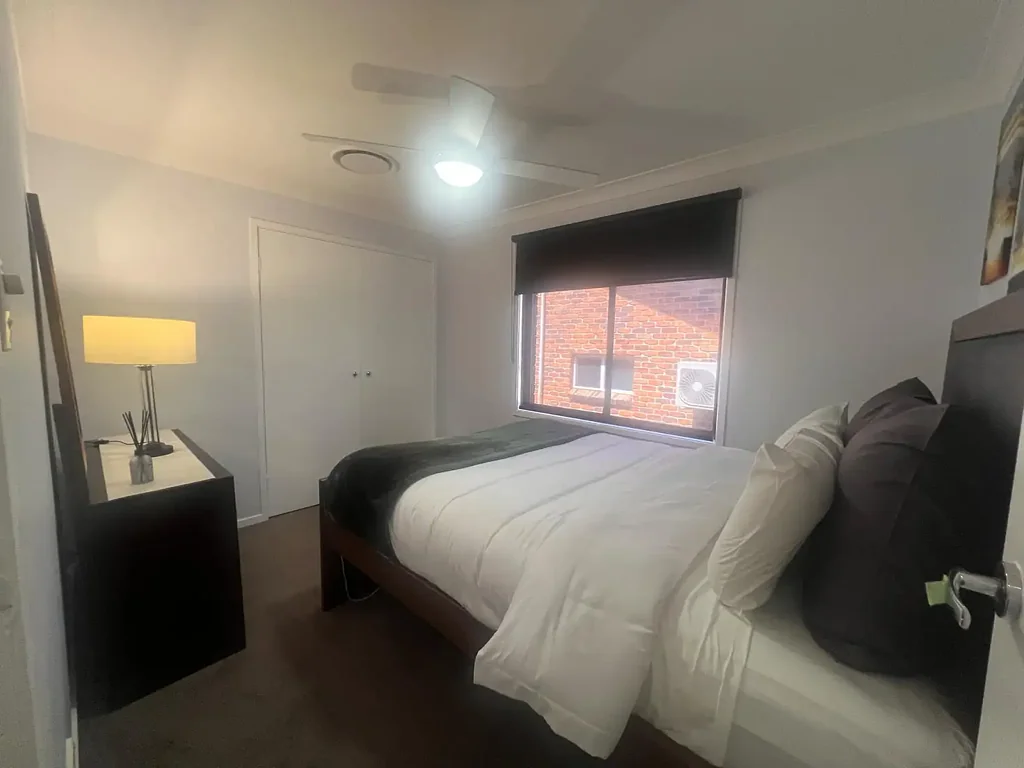 BEDROOM FOR RENT IN A THREE-BEDROOM FULLY FURNISHED HOUSE