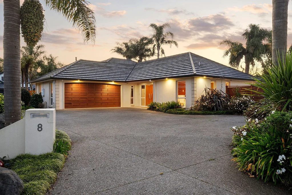 Huntington 4Kwarto Award winning home with spectacular views.