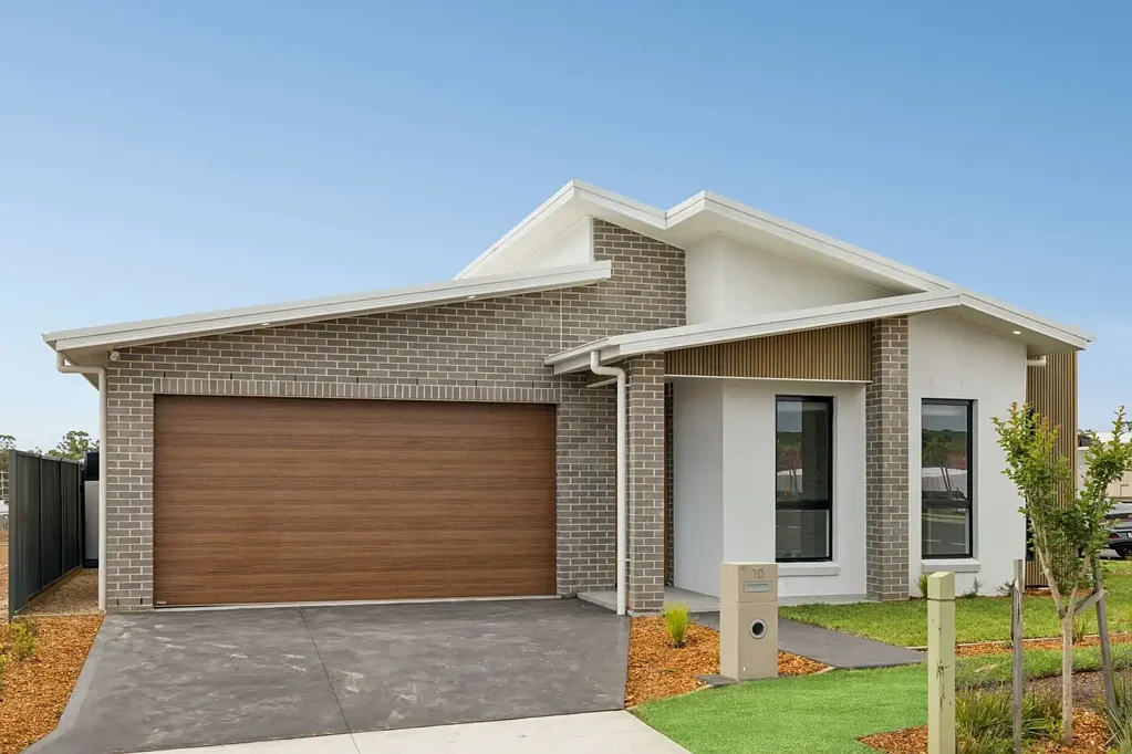 BRAND NEW FOUR BEDROOM HOUSE IN ONE OF SYDNEY'S NEWEST AND RAPIDLY EXPANDING SUBURBS!
