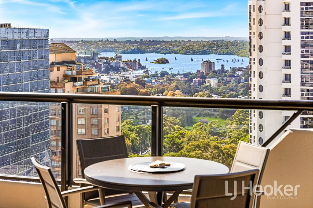 Luxury 2-Bedroom Apartment with Harbour Views & Resort Facilities