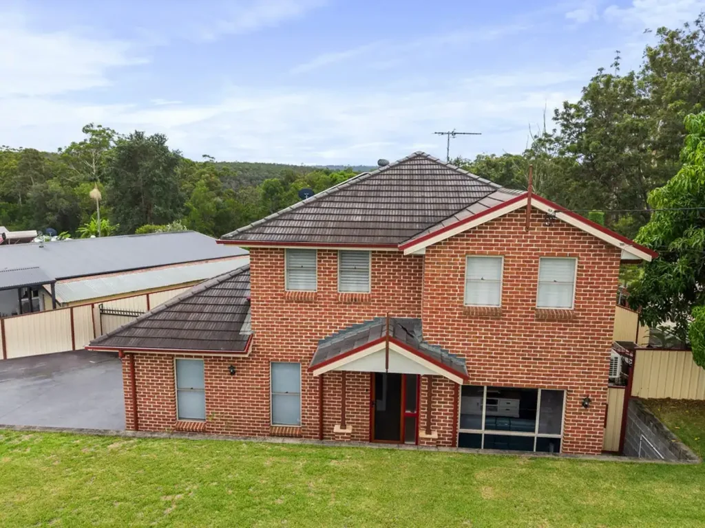 Modern Family Oasis in Warragamba with Bushland Views!