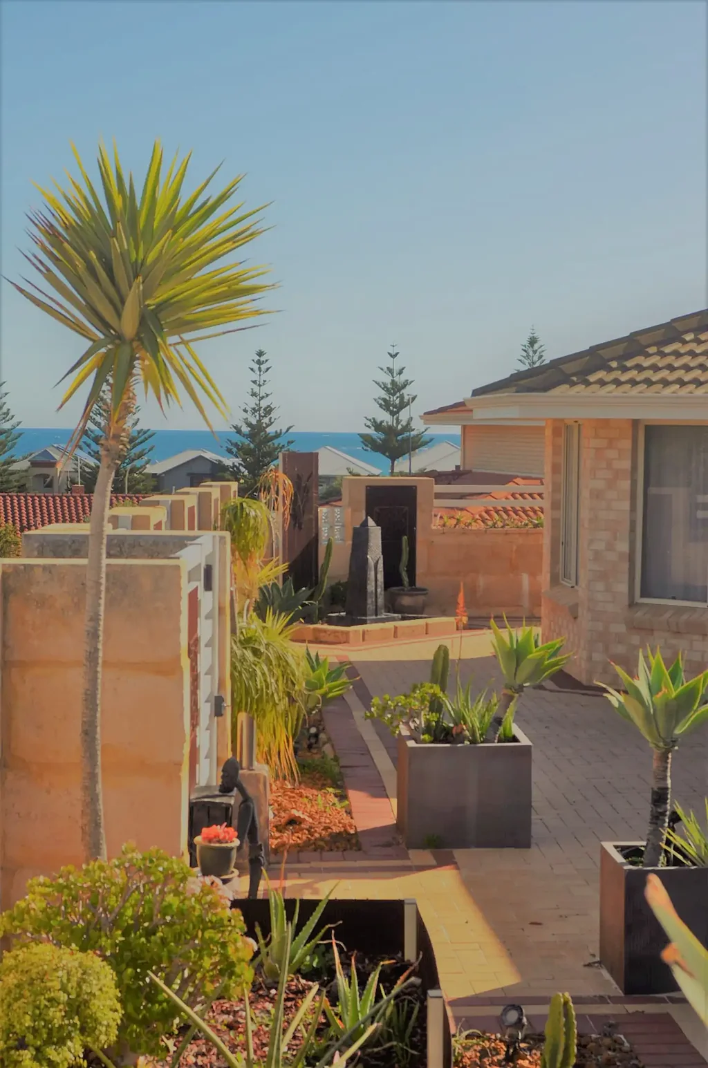 Mindarie 4 Slaapkamer 858sqm Corner Block with Ocean Outlook + Subdivision Potential for Two Homes
