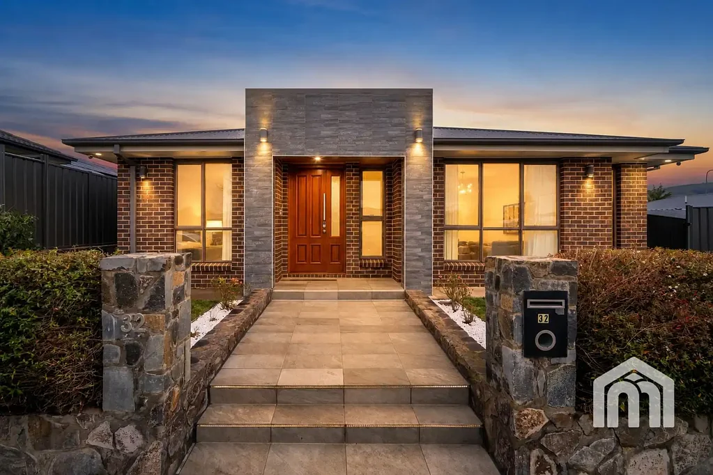 Moncrieff 4બેડરૂમ One of Moncrieff's finest custom-built single-level family residences.