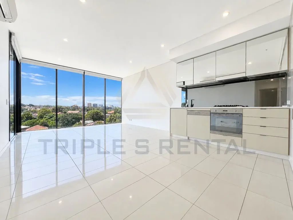ONE BEDROOM APARTMENT WITH EAST ASPECT | DISTRICT VIEWS | RIGHT ABOVE THE EAST VILLAGE SHOPPING CENTRE