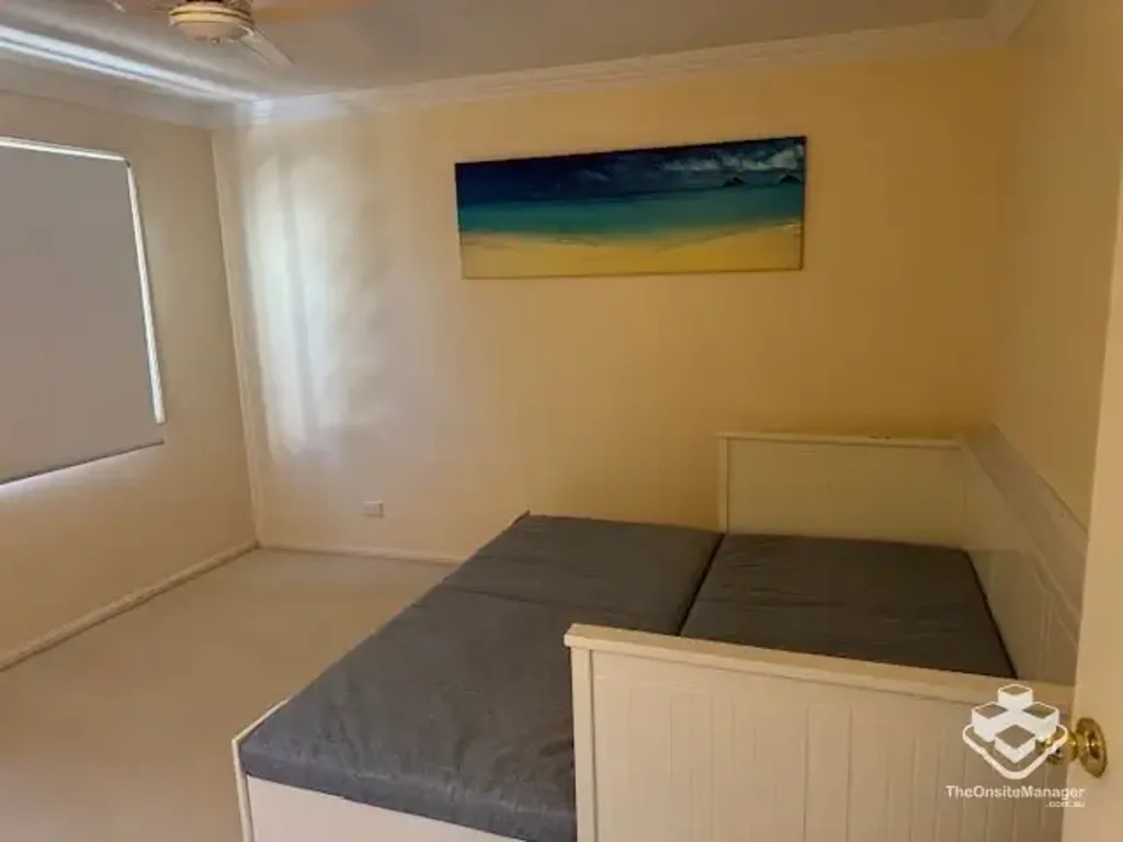 Great Location near UQ- Furnished+3 Air conditioners