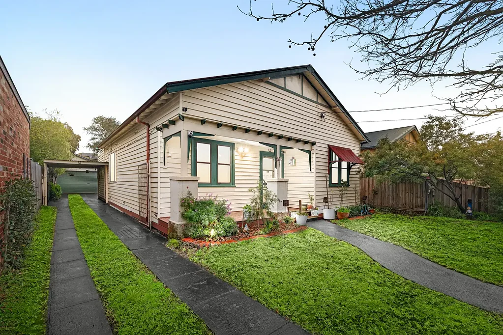 Hughesdale 4બેડરૂમ Period Charm with Limitless Possibility
