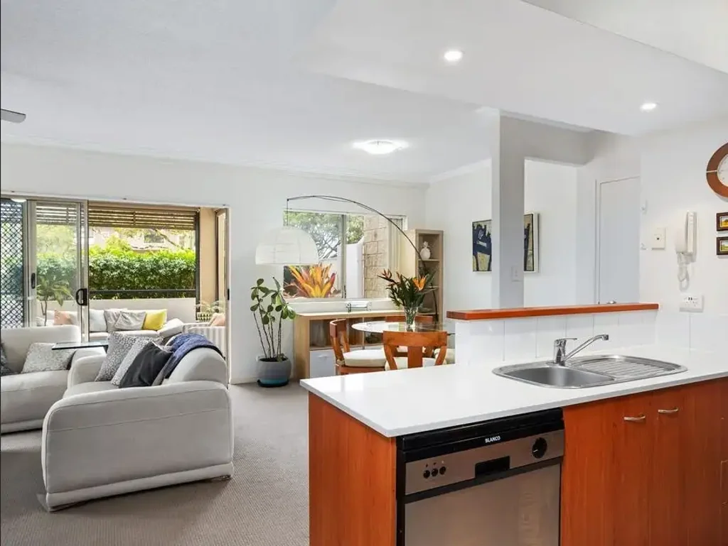 Ground Floor Apartment Moments from the Broadwater