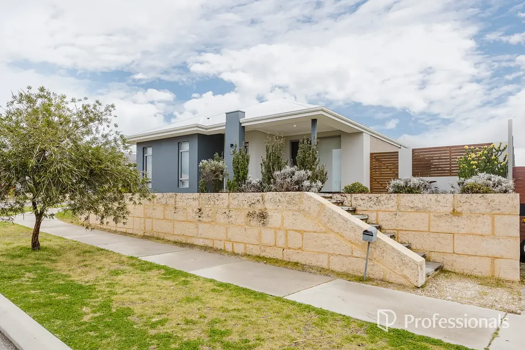 8 Carmine Street, Eglinton, WA 6034