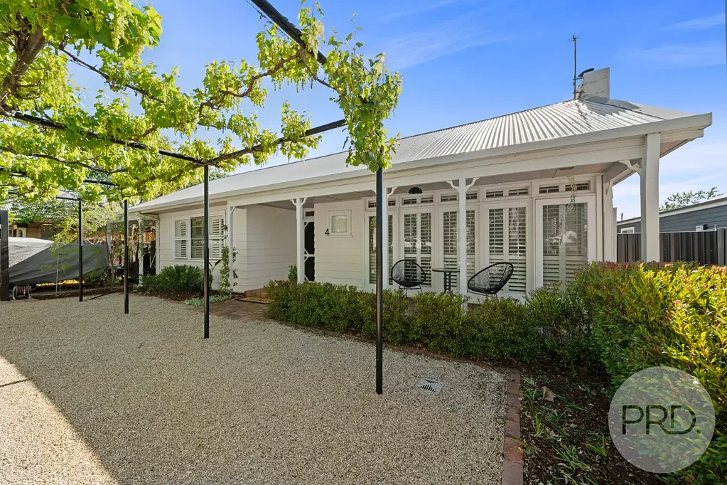 4 Halloran Street, Turvey Park, NSW 2650