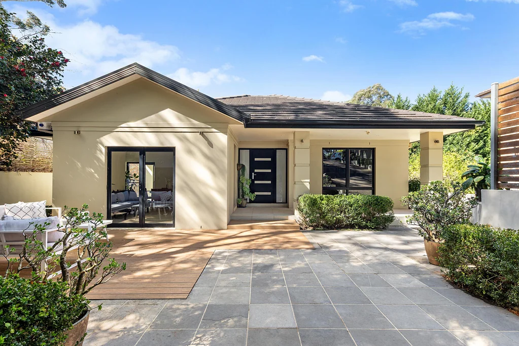 Turramurra 4房 Turramurra 的隐秘天堂，超乎您的想象 A hidden Turramurra haven offering more than meets the eye