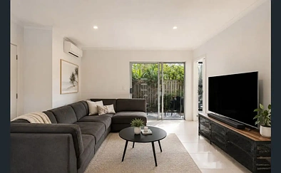 Helensvale 3 Slaapkamer Family Townhouse with Playground, Gym & Reserve Backing | Helensvale