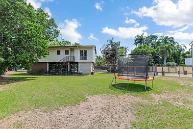 Moulden 3房  ELEVATED LIVING ON A MASSIVE 818SQM CORNER BLOCK – AN OPPORTUNITY NOT TO BE MISSED!