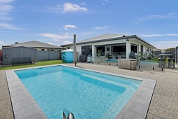 33 Dickens Avenue, Ooralea