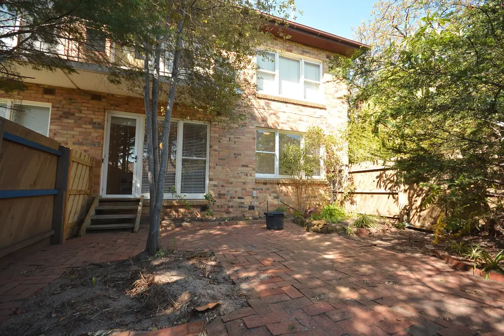 Huge private courtyard!