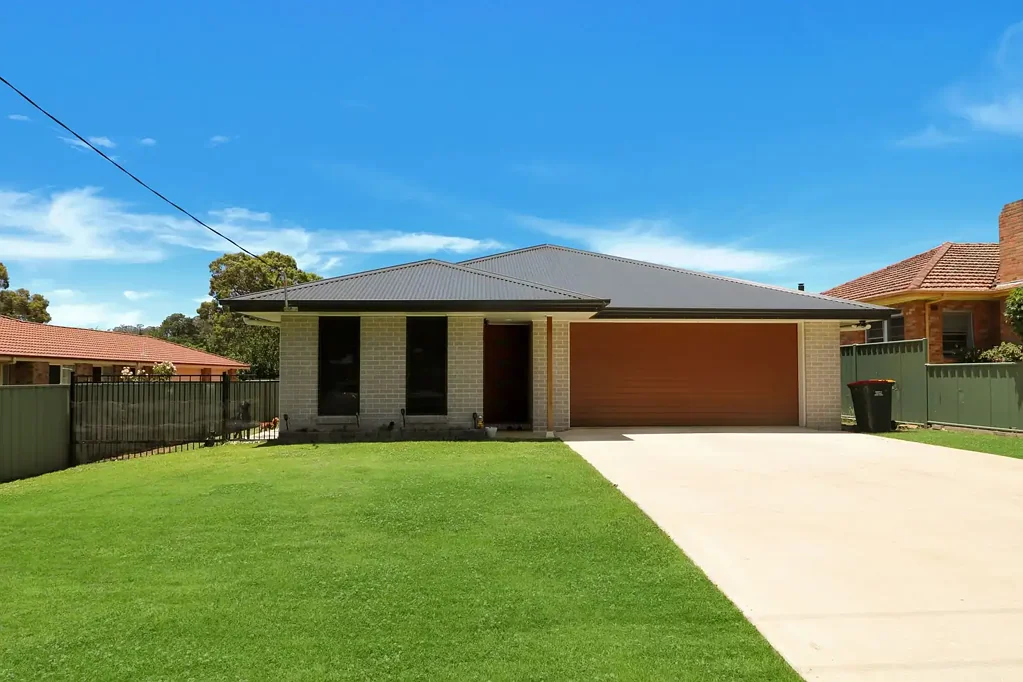 Glen Innes 3ਬੈੱਡਰੂਮ Modern Brick Family Home in a Prime Location