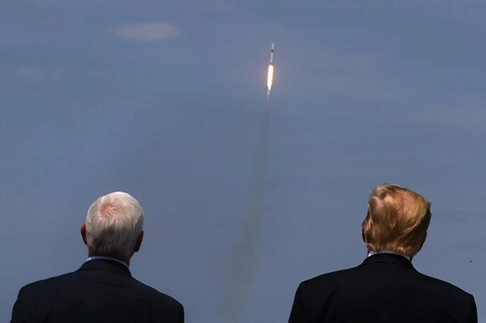 全球首次商业载人发射成功,SpaceX开创航天新时代