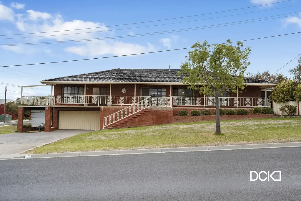 Golden Square 3房  PRIME CORNER LOT WITH ENDLESS POSSIBILITIES approx. 2930m2