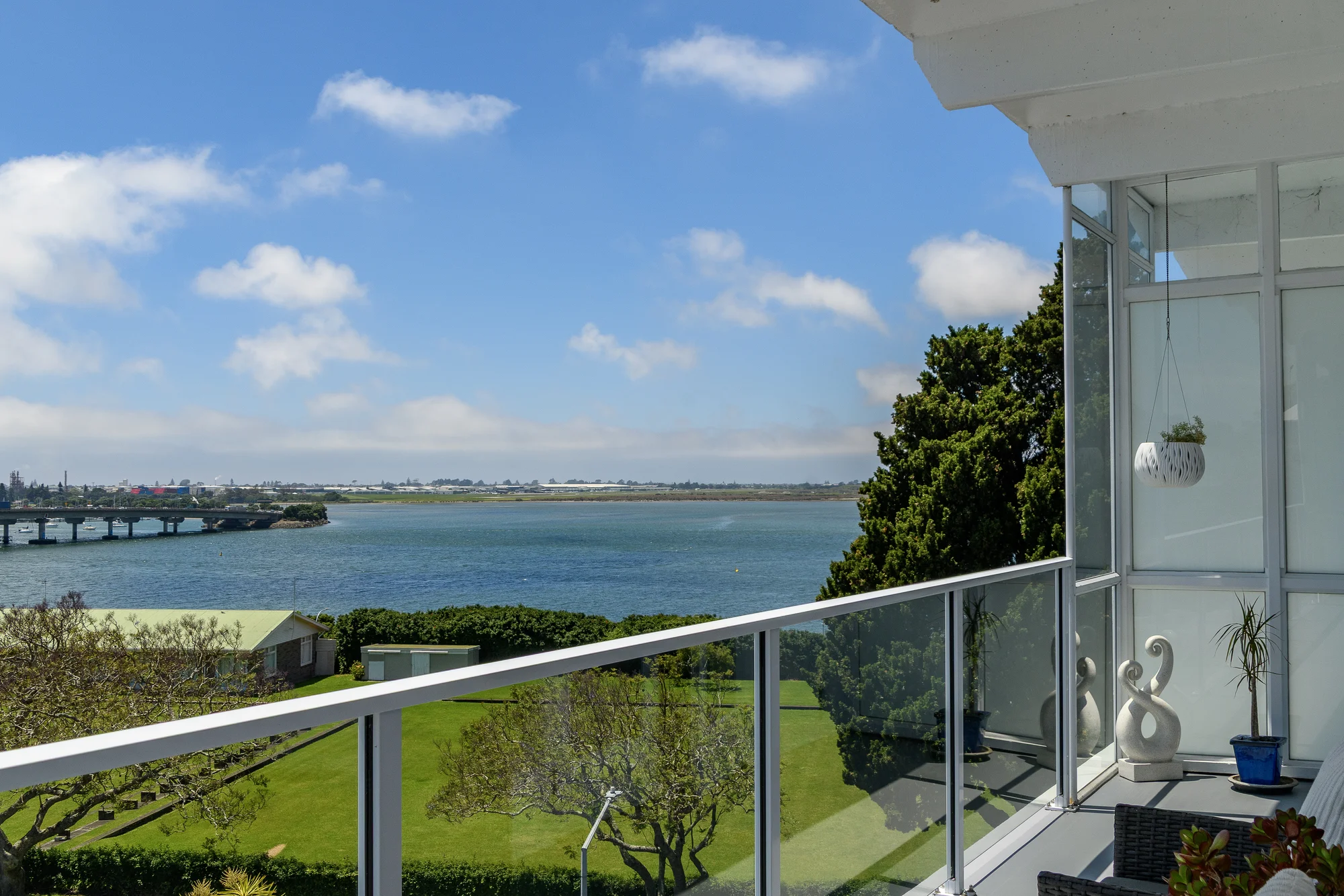 Tauranga Central 2غرفة نوم Security, sun and a stunning sea view