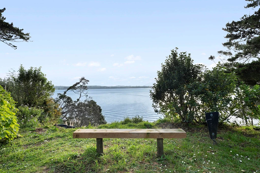 Glenbrook 4chambre SOLID HOME + SHED + WATERFRONT
