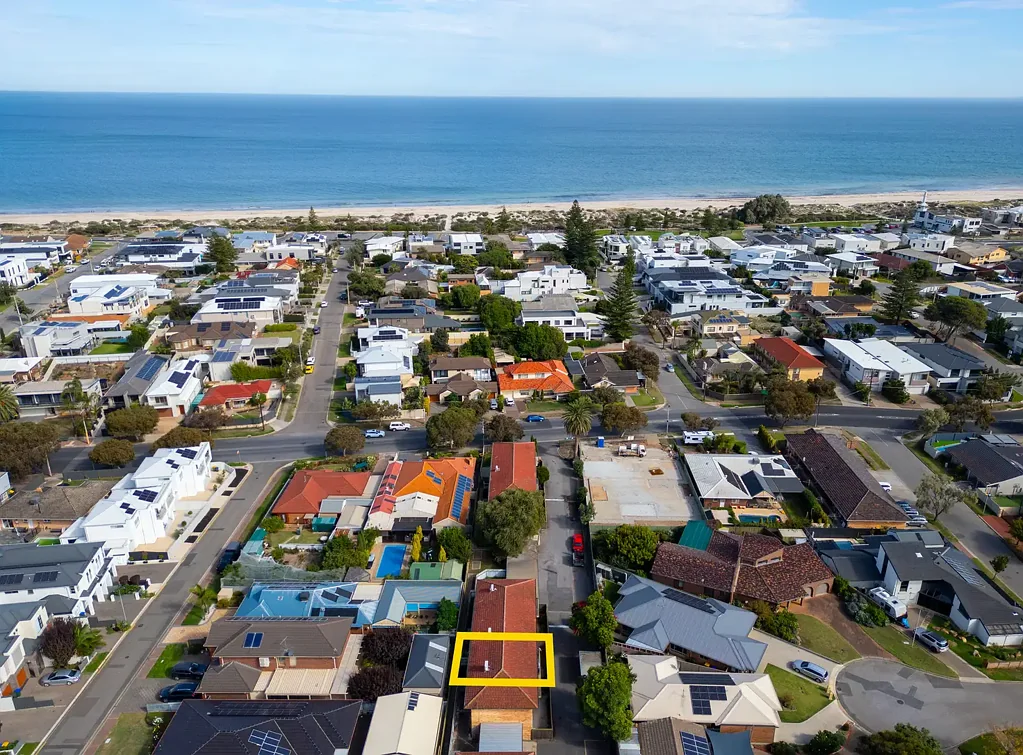 West Beach 2Habitaciones Modern Coastal Gem | Investment Opportunity