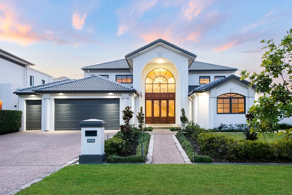 Hope Island 5 Slaapkamer Grand North-Facing Waterfront Estate in One of Hope Island’s Most Exclusive Streets
