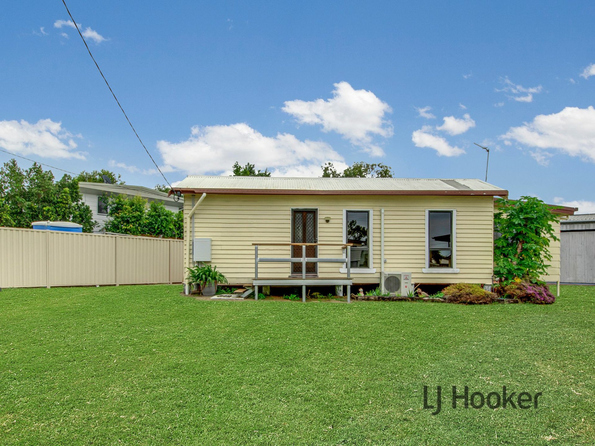 22 ORANA AV, BOYNE ISLAND QLD 4680, 0房, 0浴, House