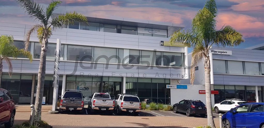 Rosedale 77m2 office -  ON TOP OF THE WORLD