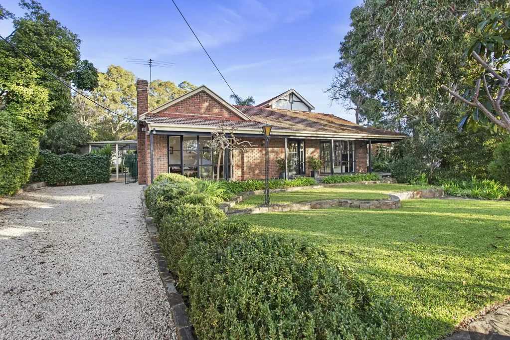 Tea Tree Gully 5房  A Grand Family Estate Rich in Character, Charm & Opportunity on 2,794sqm (Approx.)
